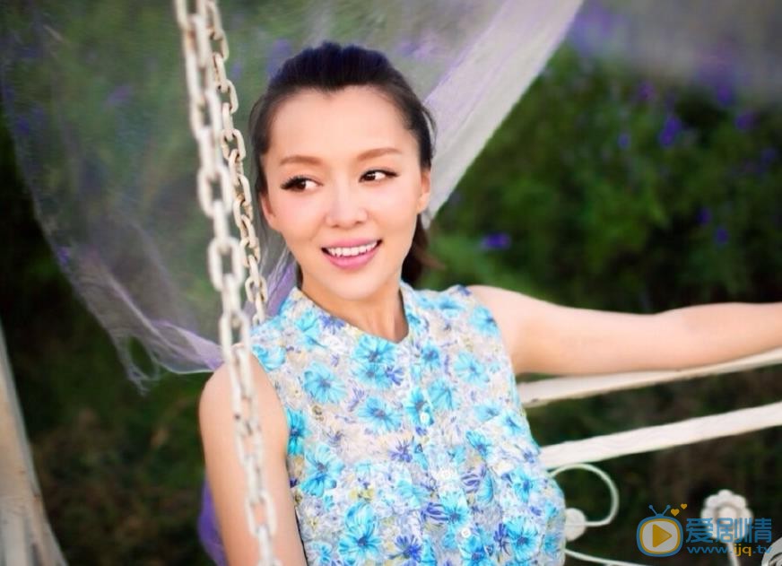 王紫伊唯美街拍 王紫伊高清写真_王紫伊高清剧照