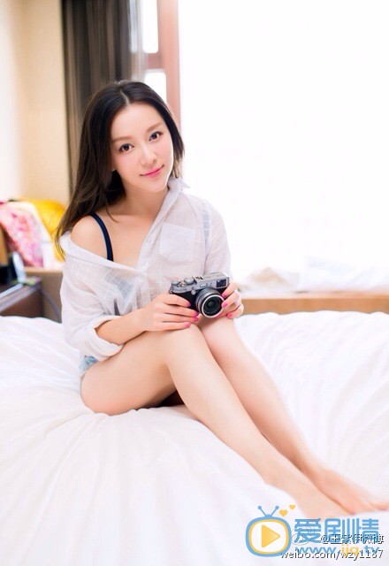 王紫伊唯美街拍 王紫伊高清写真_王紫伊高清剧照