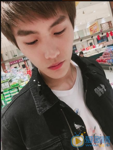 李辰街拍写真 李辰高清写真_李辰高清剧照