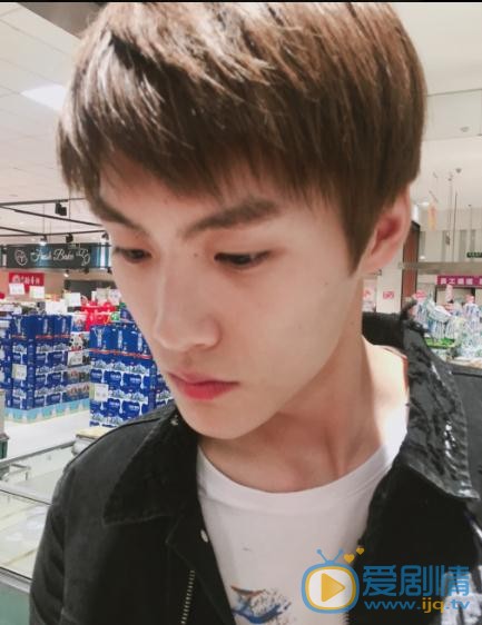 李辰街拍写真 李辰高清写真_李辰高清剧照