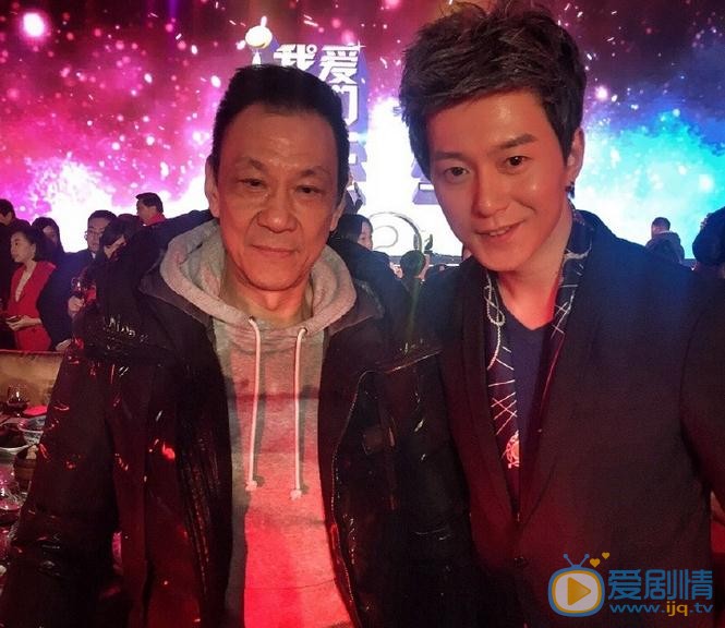 祁汉与人合照 祁汉高清写真_祁汉高清剧照