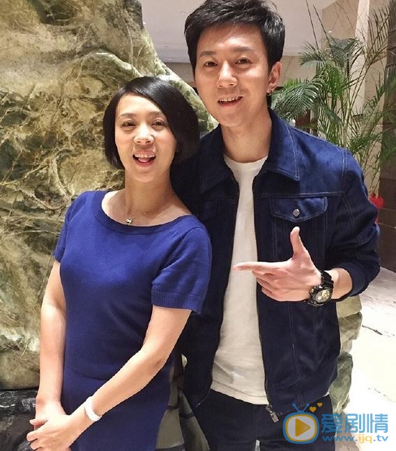 祁汉与人合照 祁汉高清写真_祁汉高清剧照