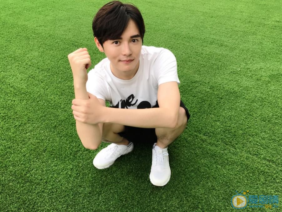 张嘉佑生活照 张嘉佑高清写真_张嘉佑高清剧照
