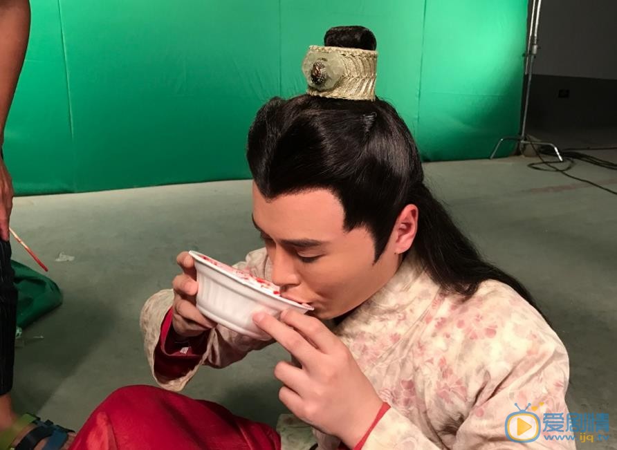张嘉佑片场照 张嘉佑高清写真_张嘉佑高清剧照