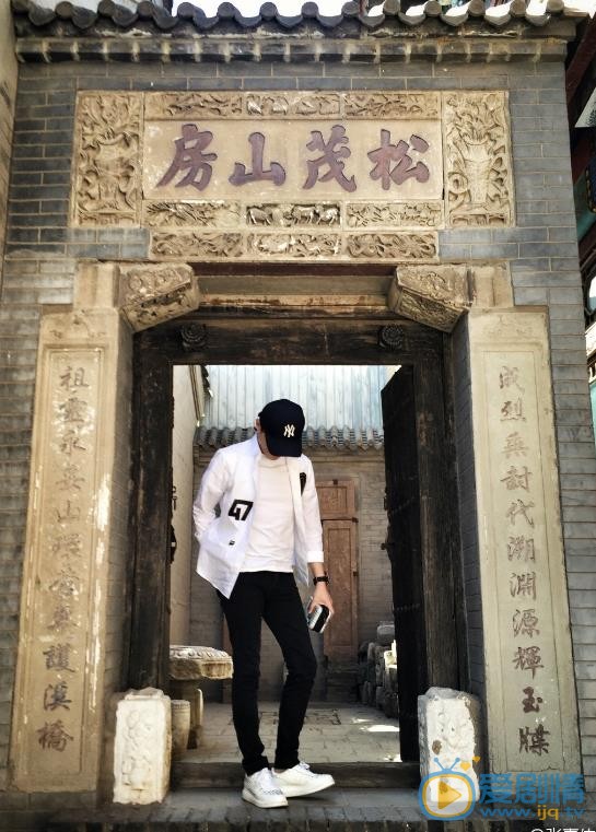 张嘉佑生活照 张嘉佑高清写真_张嘉佑高清剧照