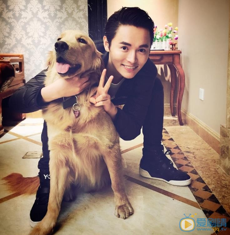 张嘉佑生活照 张嘉佑高清写真_张嘉佑高清剧照