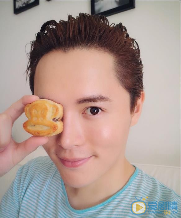 张嘉佑生活照 张嘉佑高清写真_张嘉佑高清剧照