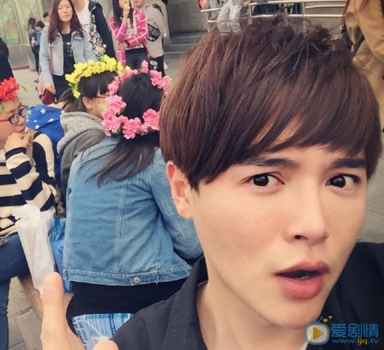 张嘉佑生活照 张嘉佑高清写真_张嘉佑高清剧照
