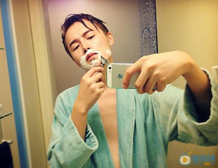 张嘉佑生活照 张嘉佑高清写真_张嘉佑高清剧照