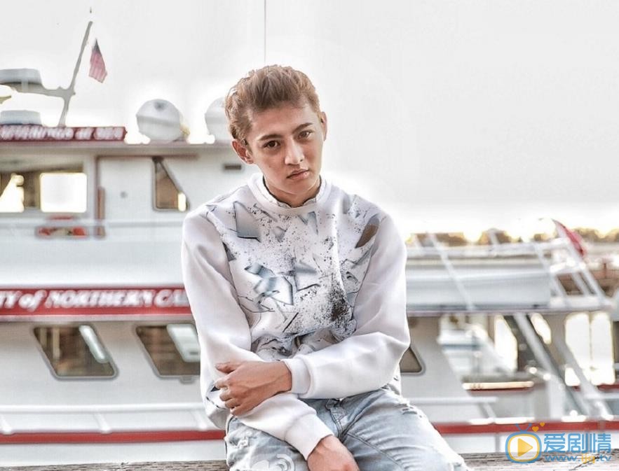 周骏超街拍写真 周骏超高清写真_周骏超高清剧照