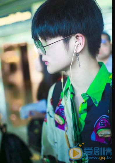 周震南街拍写真 周震南高清写真_周震南高清剧照