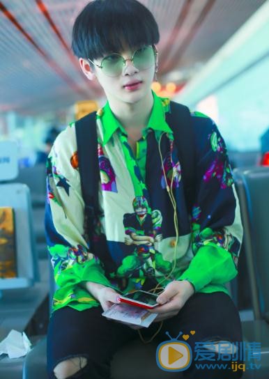 周震南街拍写真 周震南高清写真_周震南高清剧照