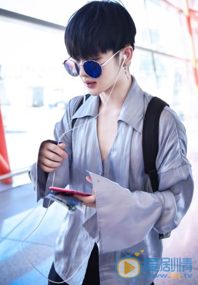 周震南街拍写真 周震南高清写真_周震南高清剧照