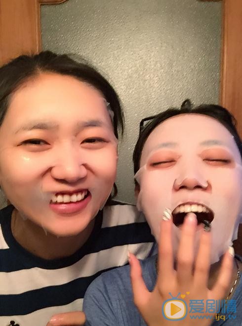 张怡畅与人合照 张怡畅高清写真_张怡畅高清剧照