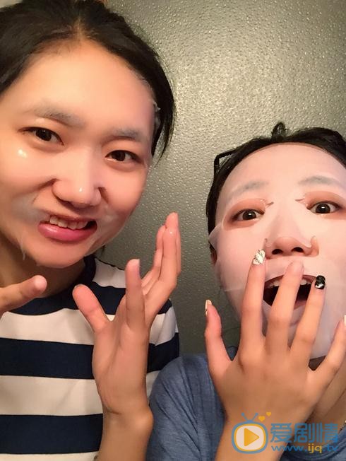 张怡畅与人合照 张怡畅高清写真_张怡畅高清剧照