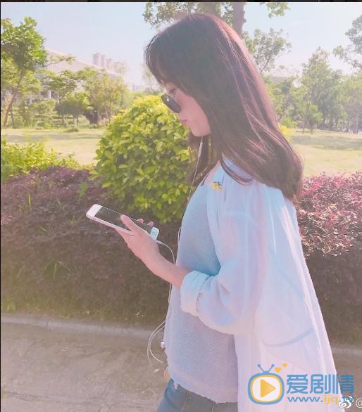王歆霆街拍写真 王歆霆高清写真_王歆霆高清剧照