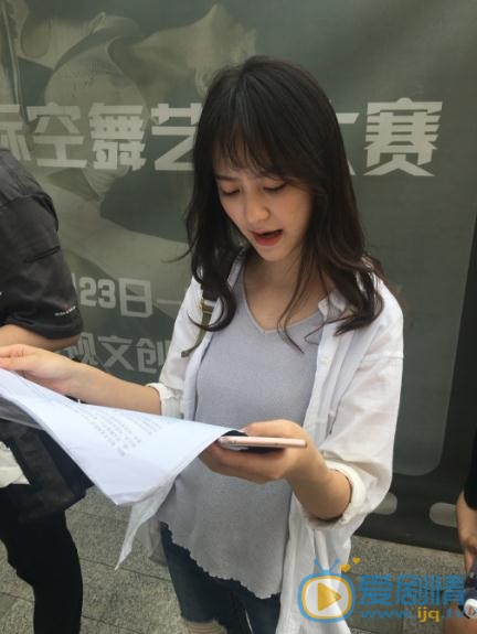王歆霆街拍写真 王歆霆高清写真_王歆霆高清剧照