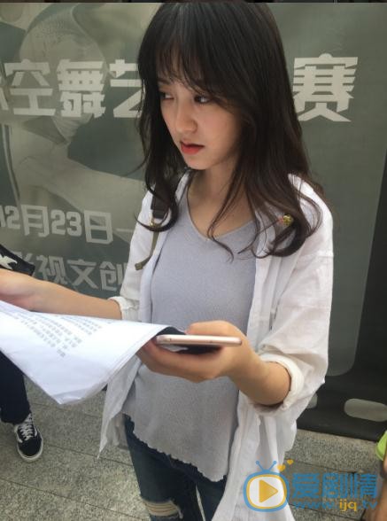 王歆霆街拍写真 王歆霆高清写真_王歆霆高清剧照
