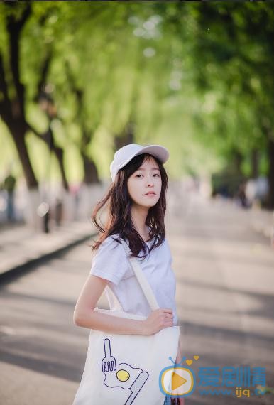 王歆霆校园写真 王歆霆高清写真_王歆霆高清剧照