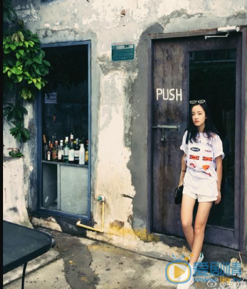 王歆霆校园写真 王歆霆高清写真_王歆霆高清剧照