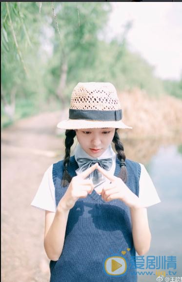 王歆霆校园写真 王歆霆高清写真_王歆霆高清剧照
