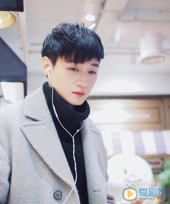 封佳奇唯美街拍 封佳奇高清写真_封佳奇高清剧照