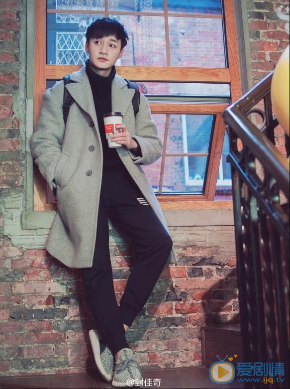 封佳奇唯美街拍 封佳奇高清写真_封佳奇高清剧照