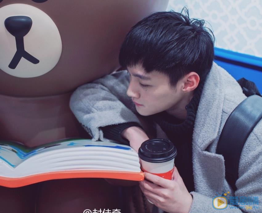 封佳奇唯美街拍 封佳奇高清写真_封佳奇高清剧照