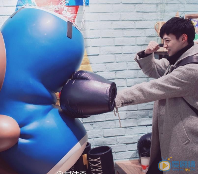 封佳奇唯美街拍 封佳奇高清写真_封佳奇高清剧照