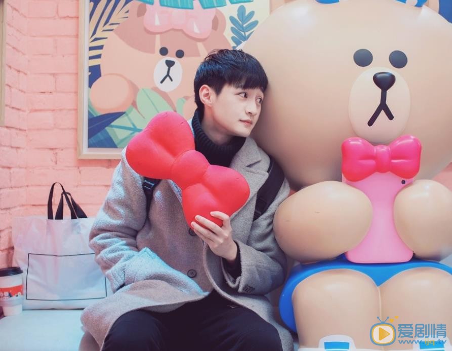 封佳奇唯美街拍 封佳奇高清写真_封佳奇高清剧照