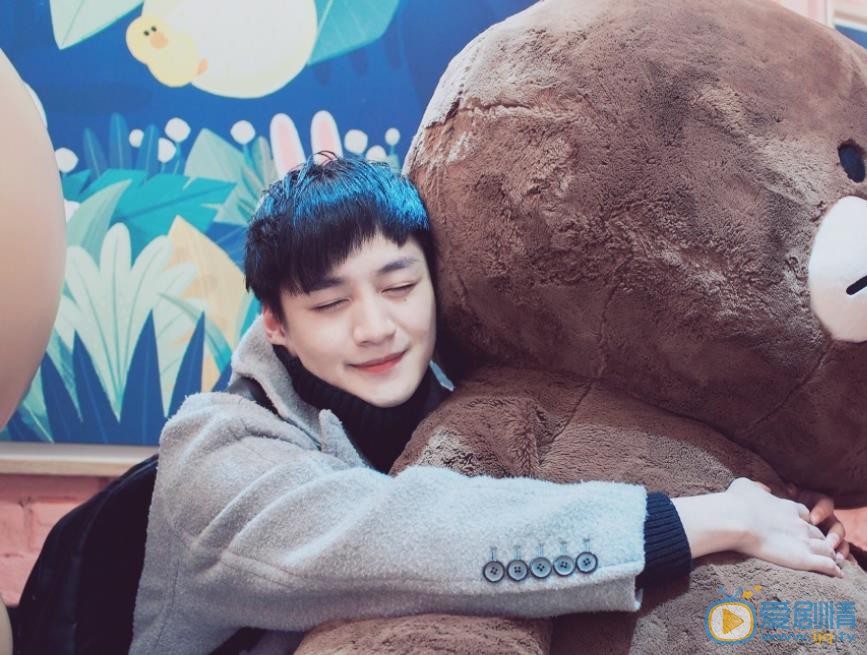 封佳奇唯美街拍 封佳奇高清写真_封佳奇高清剧照