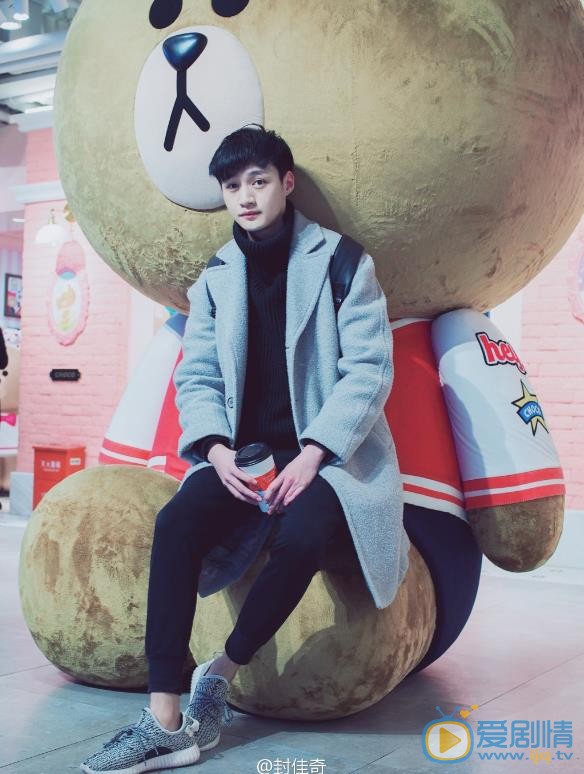 封佳奇唯美街拍 封佳奇高清写真_封佳奇高清剧照