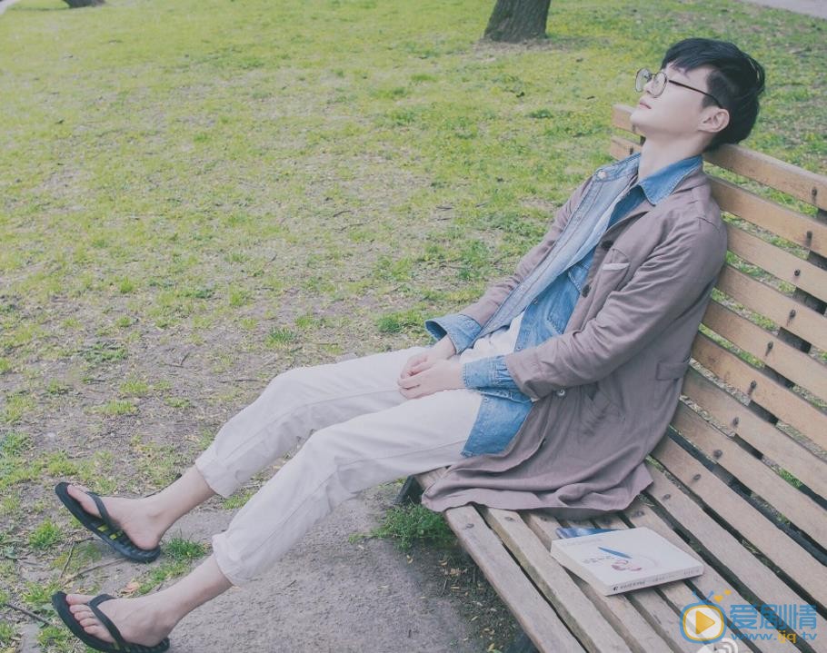 封佳奇唯美街拍 封佳奇高清写真_封佳奇高清剧照