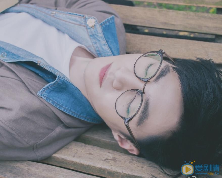 封佳奇唯美街拍 封佳奇高清写真_封佳奇高清剧照