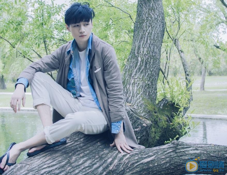 封佳奇唯美街拍 封佳奇高清写真_封佳奇高清剧照