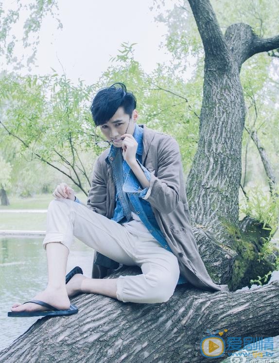 封佳奇唯美街拍 封佳奇高清写真_封佳奇高清剧照