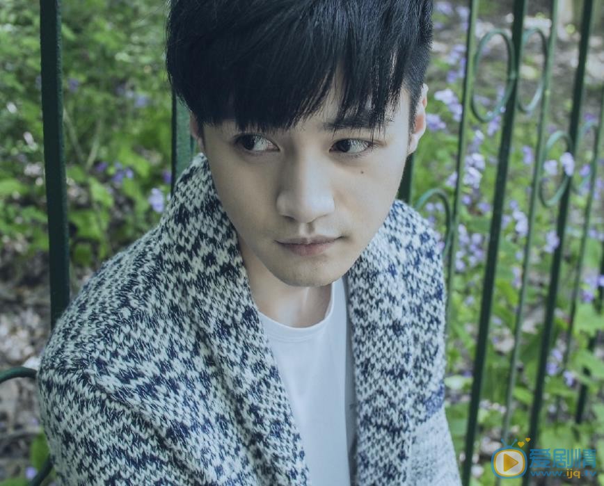 封佳奇唯美街拍 封佳奇高清写真_封佳奇高清剧照