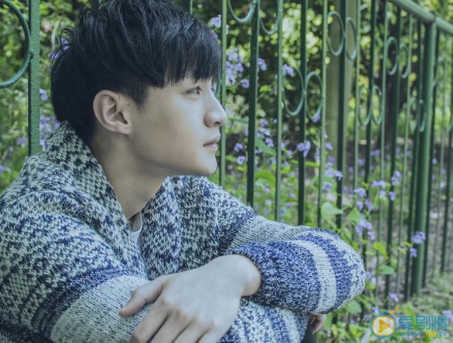 封佳奇唯美街拍 封佳奇高清写真_封佳奇高清剧照