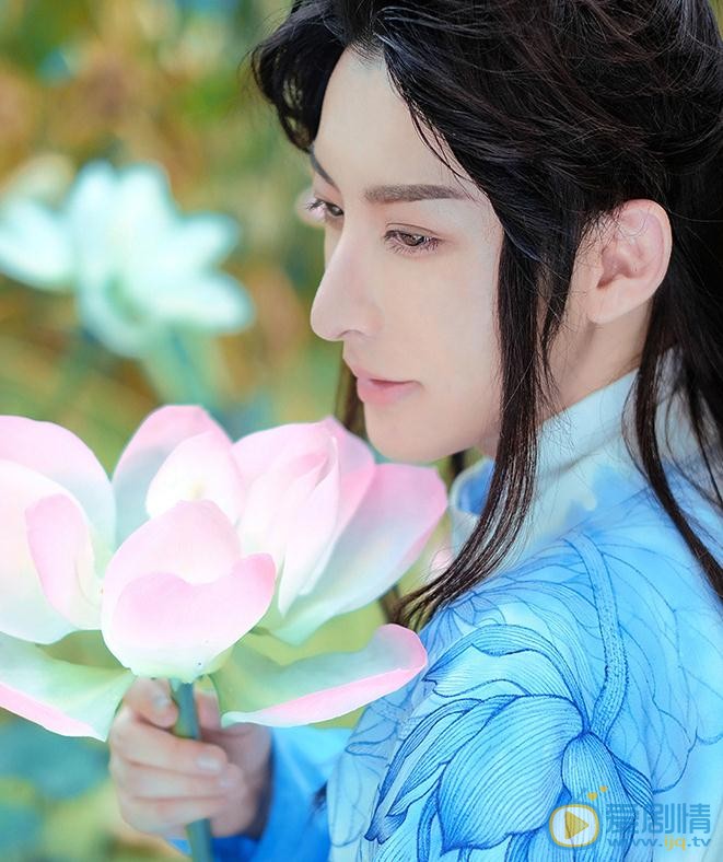 李孟羲蓝色写真 李孟羲高清写真_李孟羲高清剧照