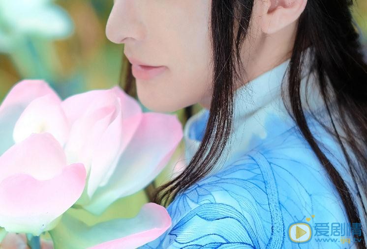 李孟羲蓝色写真 李孟羲高清写真_李孟羲高清剧照