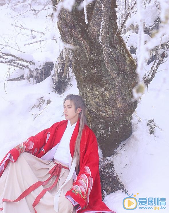 李孟羲红色写真 李孟羲高清写真_李孟羲高清剧照