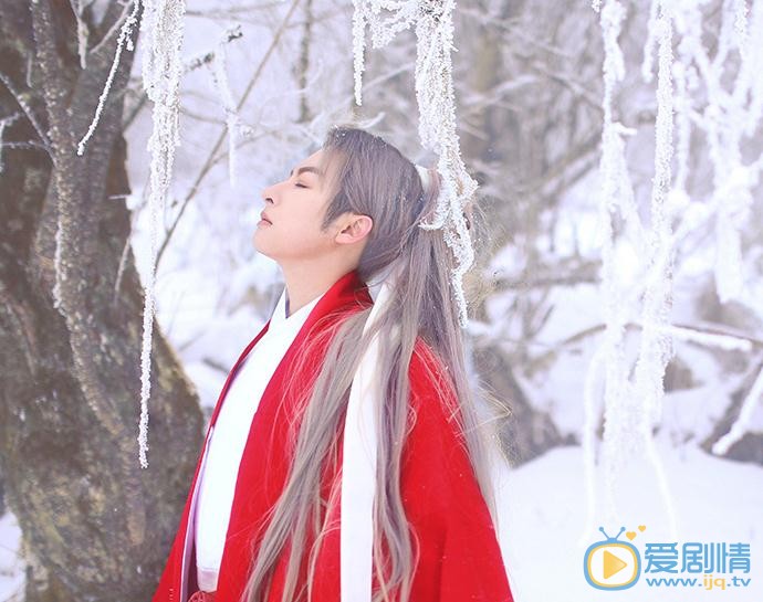 李孟羲红色写真 李孟羲高清写真_李孟羲高清剧照