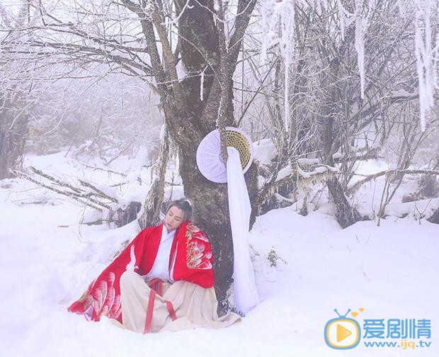 李孟羲红色写真 李孟羲高清写真_李孟羲高清剧照