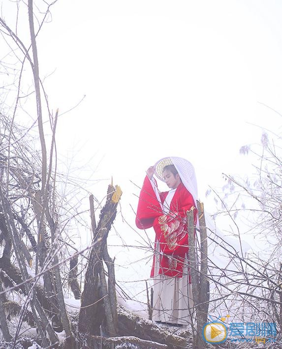 李孟羲红色写真 李孟羲高清写真_李孟羲高清剧照