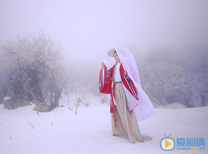 李孟羲红色写真 李孟羲高清写真_李孟羲高清剧照