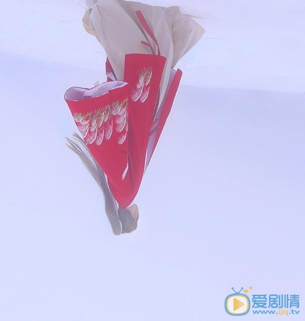 李孟羲红色写真 李孟羲高清写真_李孟羲高清剧照