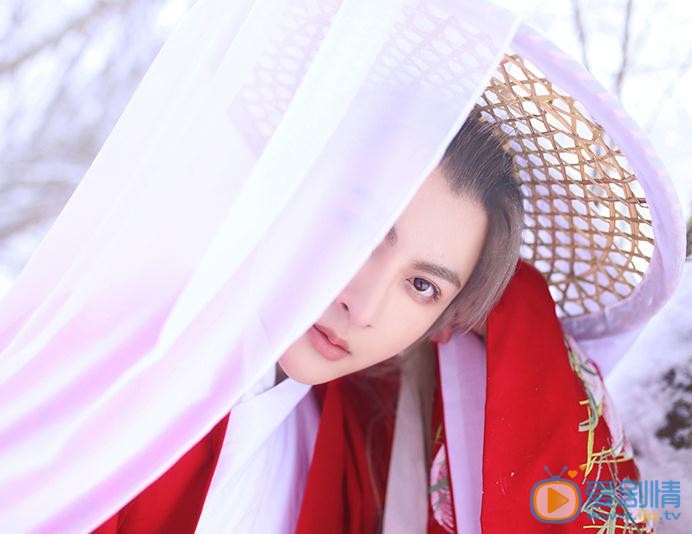 李孟羲红色写真 李孟羲高清写真_李孟羲高清剧照