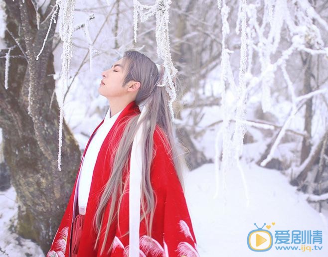 李孟羲红色写真 李孟羲高清写真_李孟羲高清剧照