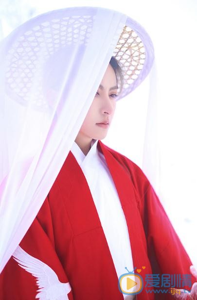 李孟羲红色写真 李孟羲高清写真_李孟羲高清剧照