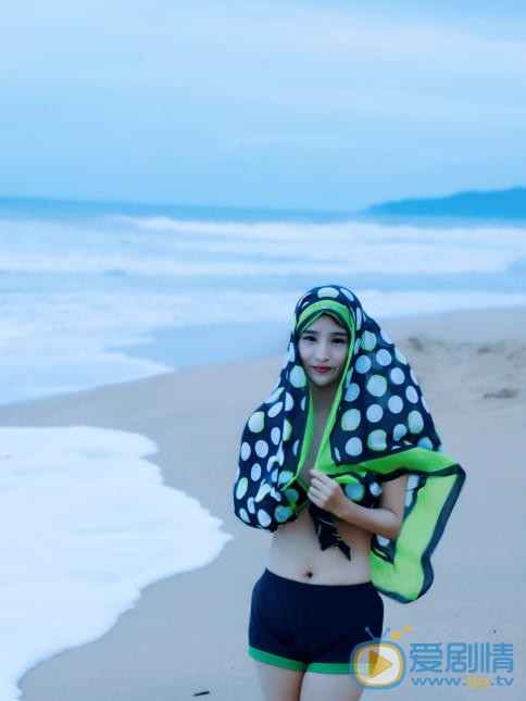 周笑琴海边照 周笑琴高清写真_周笑琴高清剧照
